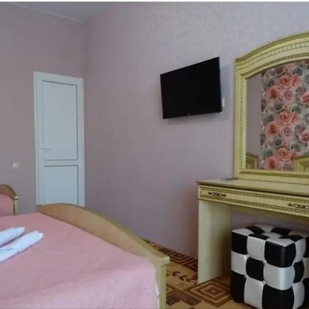 Arins-Park Hotel Otradnoe Buitenkant foto